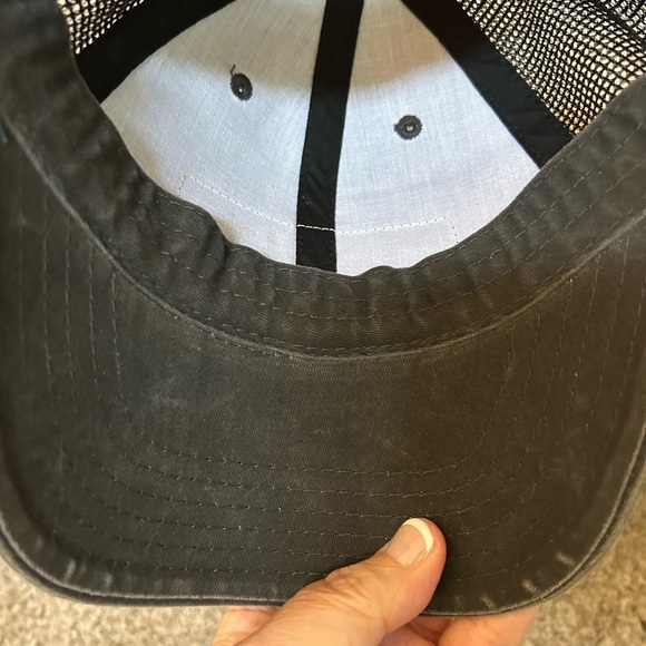 NWOT American Needle embroidered patch Bee Daring mesh trucker hat. Never worn. - Picture 7 of 7
